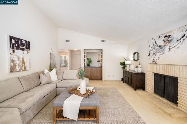 2662 Saklan Indian 1, Walnut Creek, CA 94595