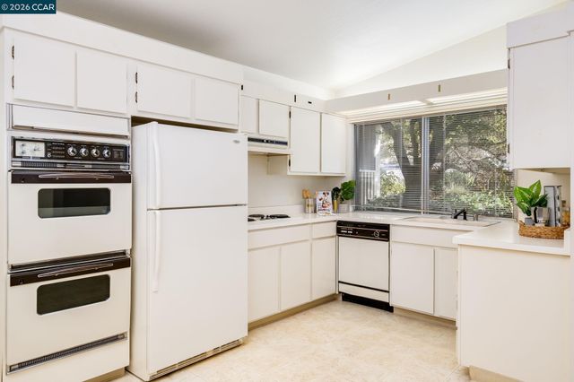 2662 Saklan Indian 1, Walnut Creek, CA 94595