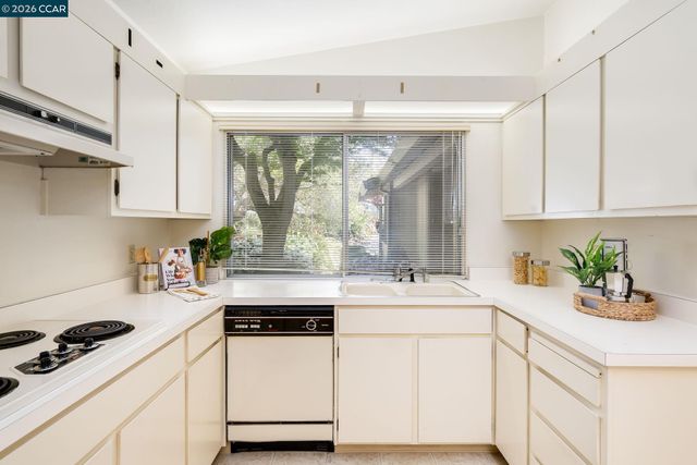 2662 Saklan Indian 1, Walnut Creek, CA 94595