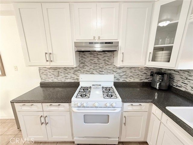 14265 Terra Bella Street 32, Panorama City (los Angeles), CA 91402