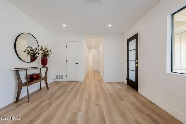 1111 W TOWNLEY Avenue, Phoenix, AZ 85021