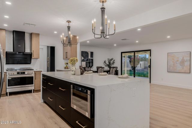 1111 W TOWNLEY Avenue, Phoenix, AZ 85021