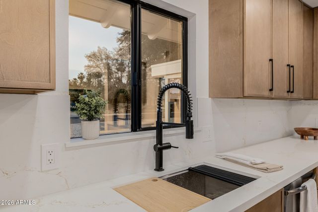 1111 W TOWNLEY Avenue, Phoenix, AZ 85021