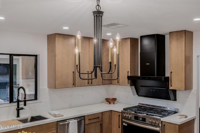 1111 W TOWNLEY Avenue, Phoenix, AZ 85021