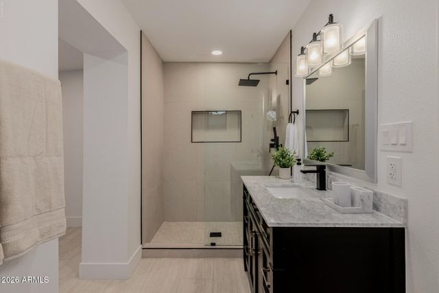 1111 W TOWNLEY Avenue, Phoenix, AZ 85021