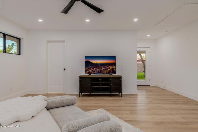 1111 W TOWNLEY Avenue, Phoenix, AZ 85021