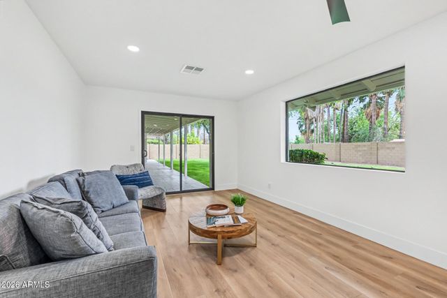 1111 W TOWNLEY Avenue, Phoenix, AZ 85021