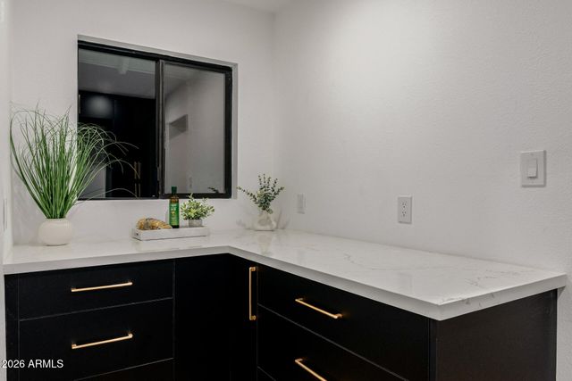 1111 W TOWNLEY Avenue, Phoenix, AZ 85021