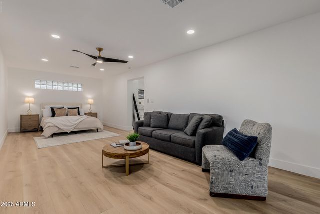 1111 W TOWNLEY Avenue, Phoenix, AZ 85021