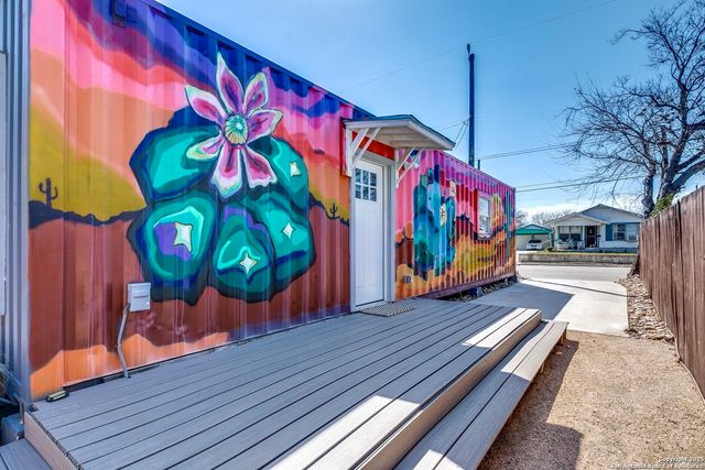 2415 W Poplar, San Antonio, TX 78207