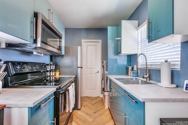 2415 W Poplar, San Antonio, TX 78207