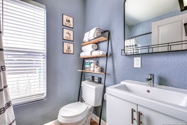 2415 W Poplar, San Antonio, TX 78207