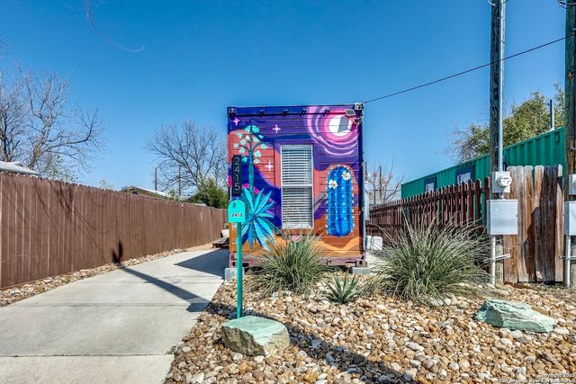 2415 W Poplar, San Antonio, TX 78207