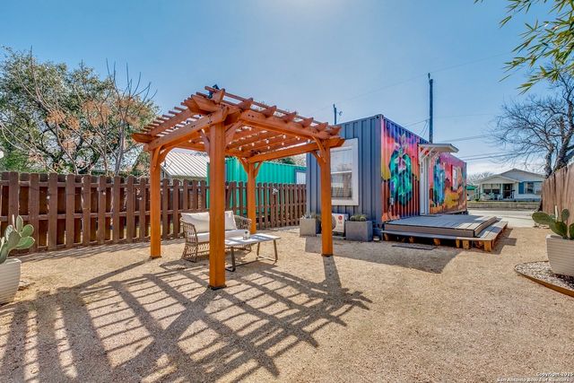 2415 W Poplar, San Antonio, TX 78207