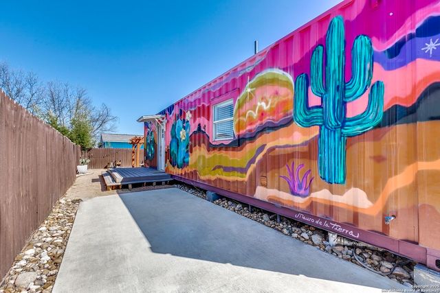 2415 W Poplar, San Antonio, TX 78207