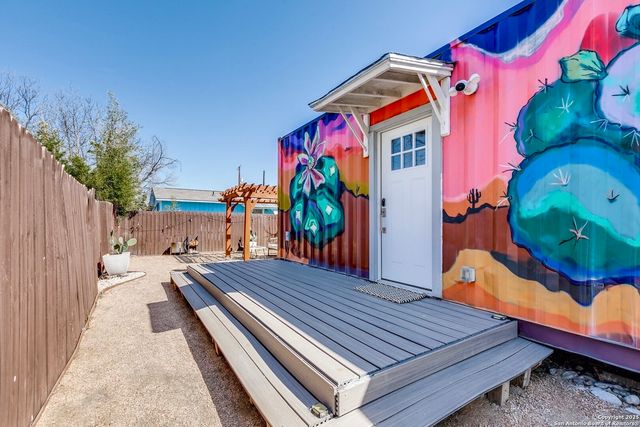 2415 W Poplar, San Antonio, TX 78207