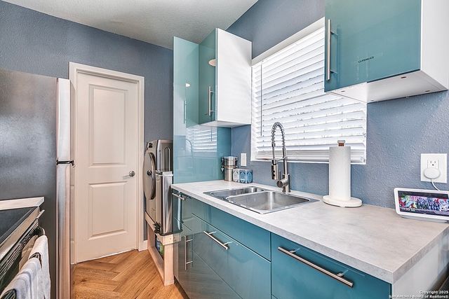 2415 W Poplar, San Antonio, TX 78207