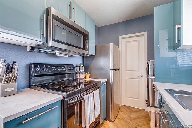 2415 W Poplar, San Antonio, TX 78207