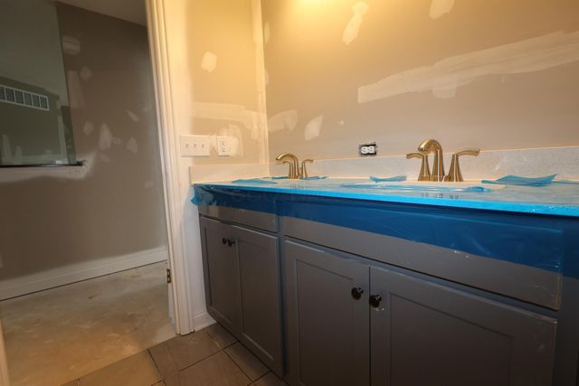 996 Heimat Haus Drive, Grove City, OH 43123