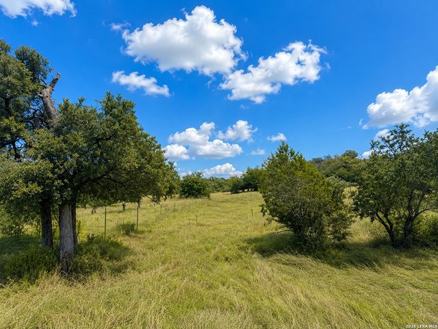 1400 Knoll Schwope Rd, Spring Branch, TX 78070
