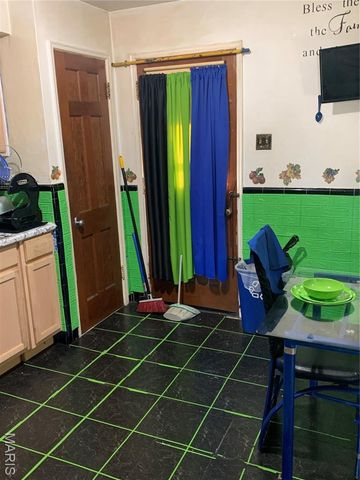 7504 Calvin Avenue, St Louis, MO 63136