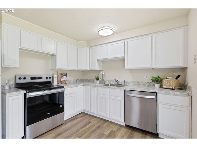 266 40TH St, Springfield, OR 97478