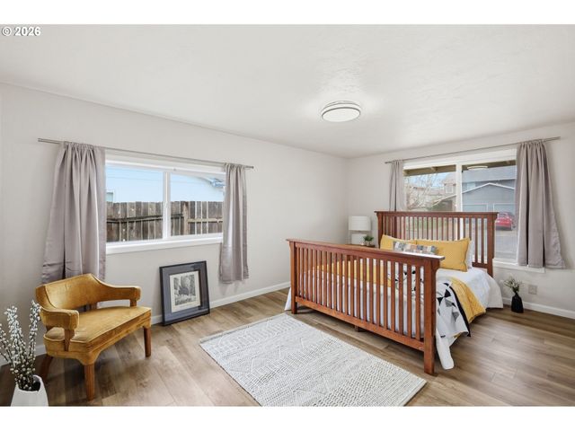 266 40TH St, Springfield, OR 97478