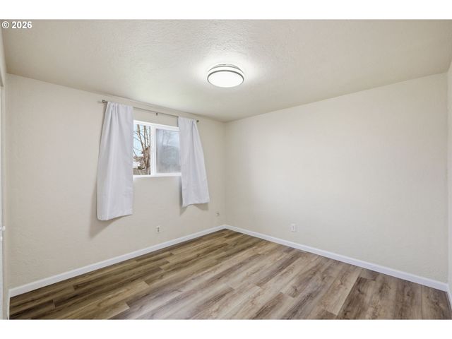 266 40TH St, Springfield, OR 97478