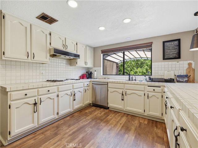 22319 Lull Street, Canoga Park, CA 91304