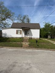 913 S Lamar Avenue, Denison, TX 75021