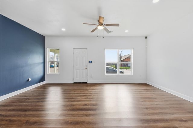 122 E James Street, Baytown, TX 77520