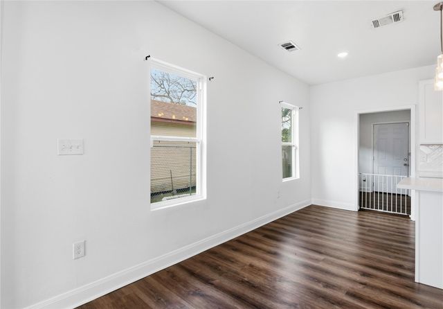 122 E James Street, Baytown, TX 77520