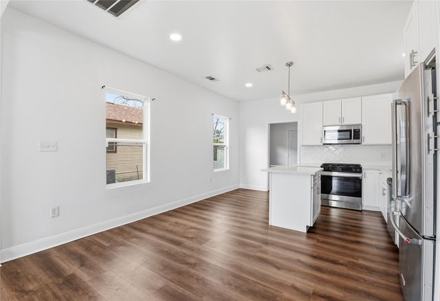 122 E James Street, Baytown, TX 77520