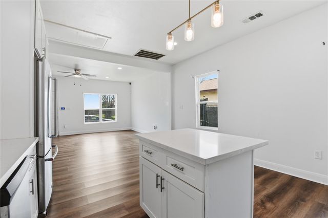 122 E James Street, Baytown, TX 77520