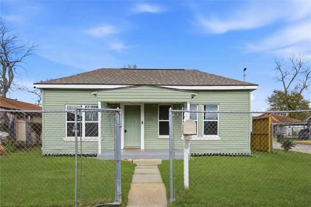 122 E James Street, Baytown, TX 77520