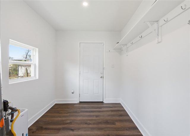 122 E James Street, Baytown, TX 77520