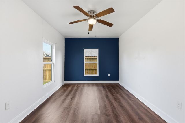 122 E James Street, Baytown, TX 77520