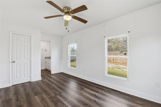 122 E James Street, Baytown, TX 77520