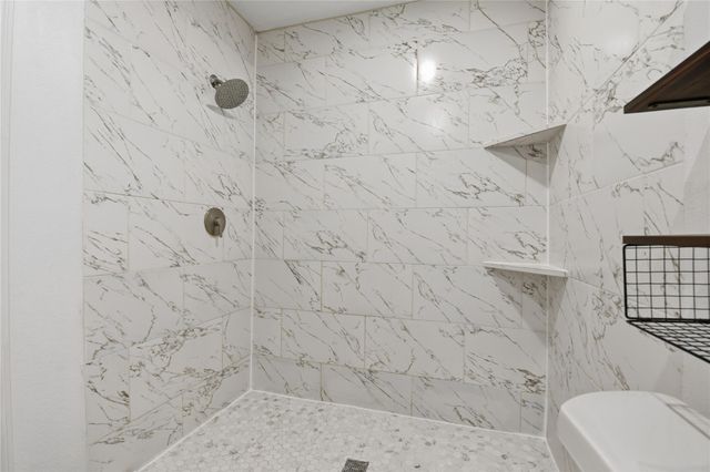 122 E James Street, Baytown, TX 77520