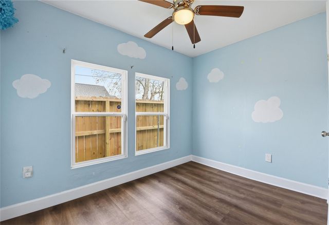 122 E James Street, Baytown, TX 77520