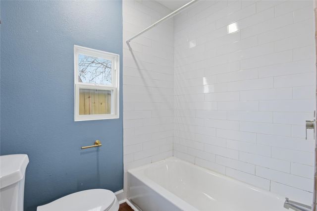 122 E James Street, Baytown, TX 77520