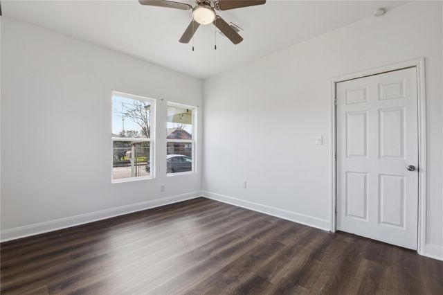 122 E James Street, Baytown, TX 77520