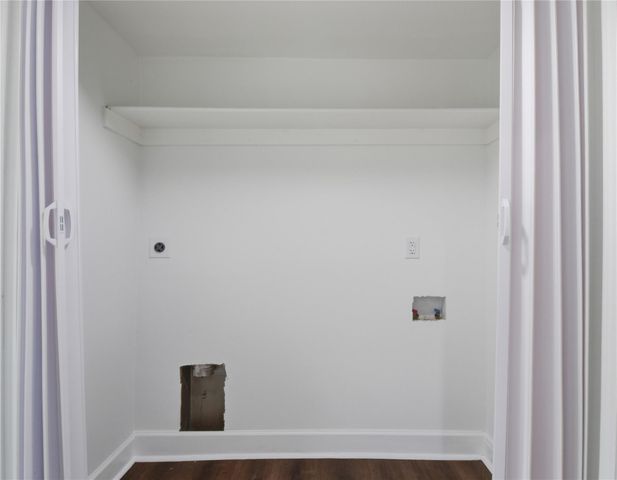 122 E James Street, Baytown, TX 77520