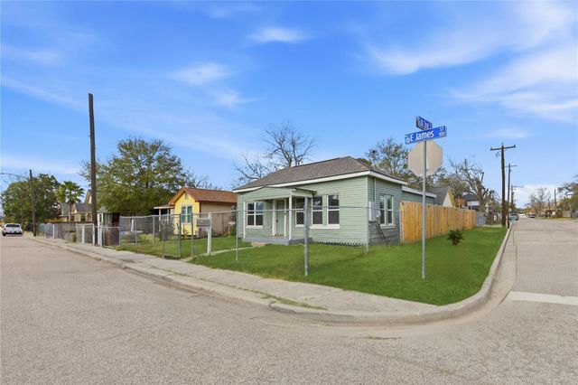 122 E James Street, Baytown, TX 77520