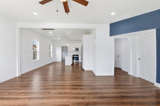 122 E James Street, Baytown, TX 77520