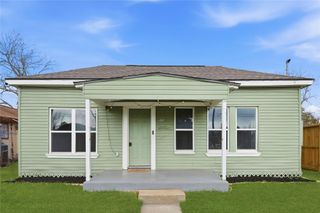 122 E James Street, Baytown, TX 77520