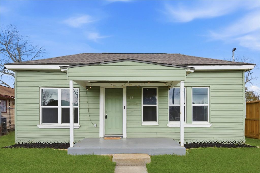 122 E James Street, Baytown, TX 77520