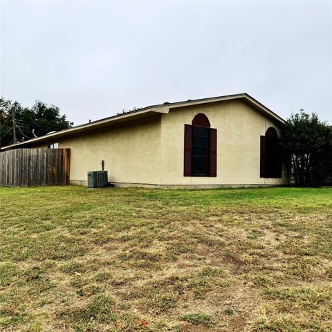 628 Taylor Court, Duncanville, TX 75137