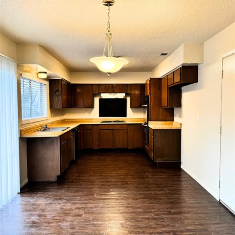 628 Taylor Court, Duncanville, TX 75137