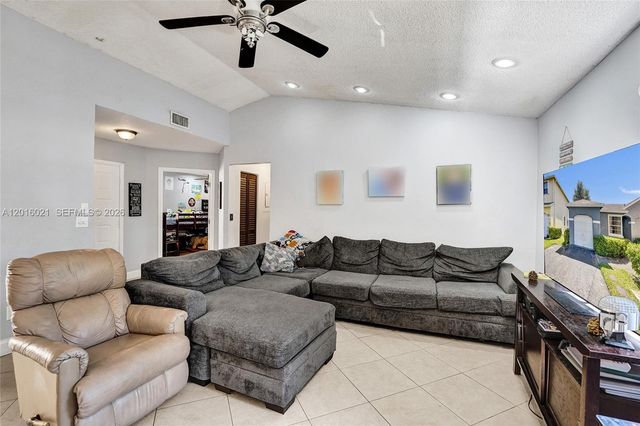 11730 NW 12th St, Pembroke Pines, FL 33026